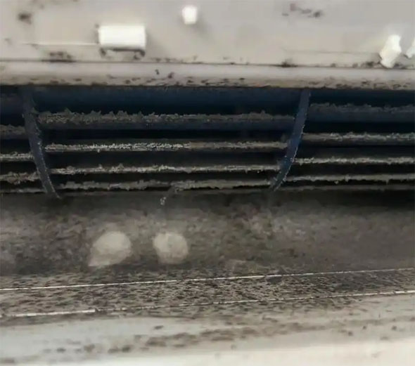 雷州空调吹的风有股烧焦味是怎么回事